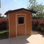 Casette in pvc a pannelli con tetto in legno