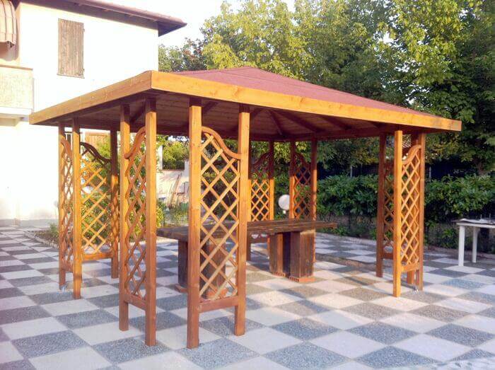 Gazebo con tetto in legno e 8 griglie